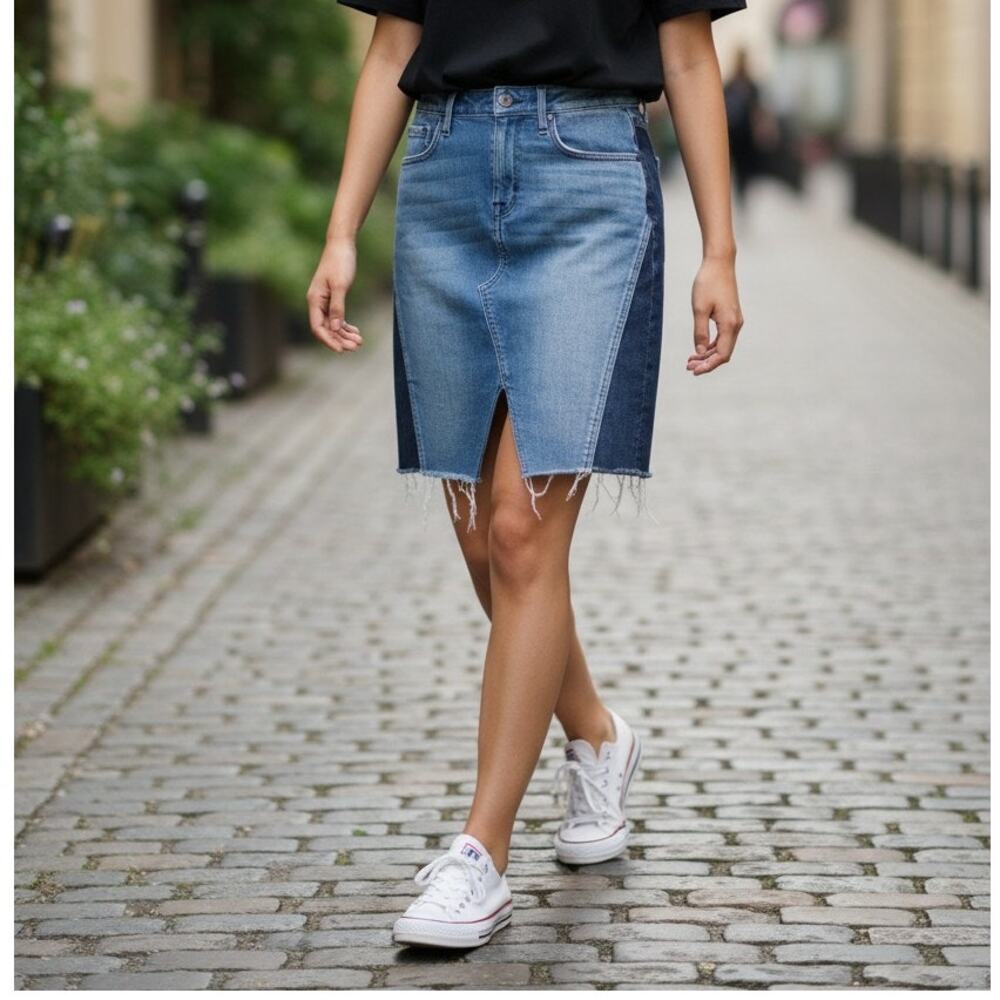 Sanctuary Denim Leo Split Hem Distressed Denim Mini Skirt Medium Wash Size 6